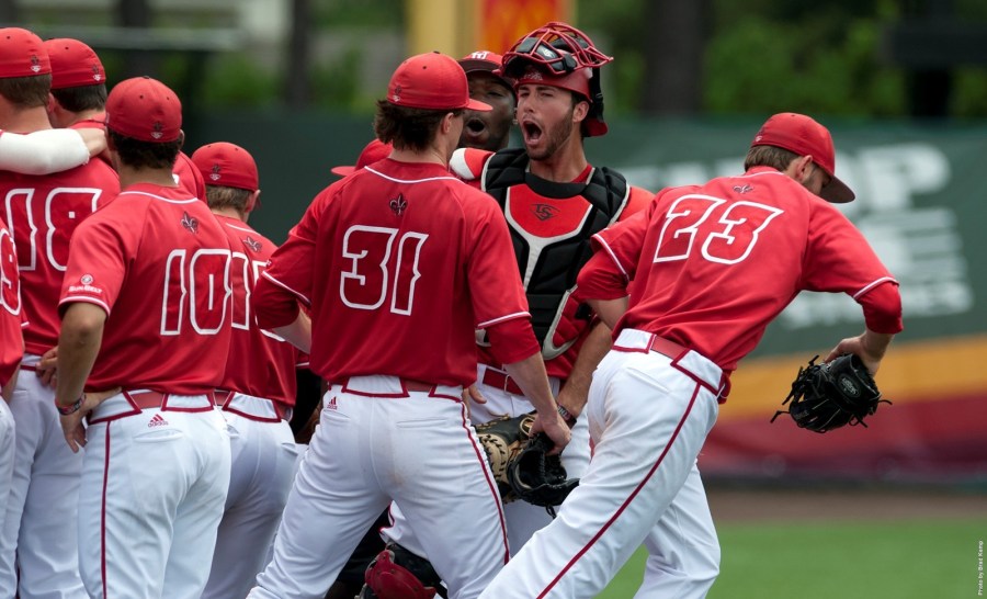 passthru_imagecredit_04262015ulbaseball01_76283
