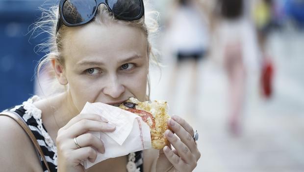 eating on the go_107155