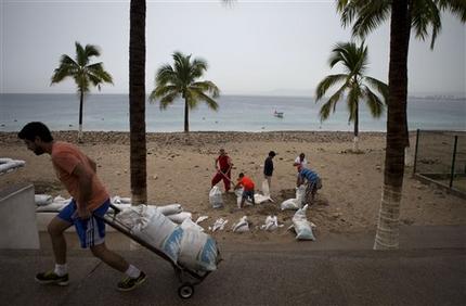 APTOPIX Mexico Tropical Weather_130200