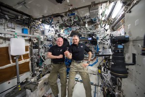 Scott Kelly, Mikhail Kornienko_172563