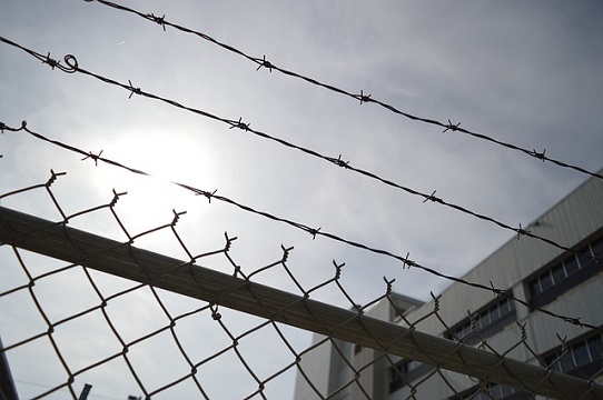 barbed-wire-960248_640_205002