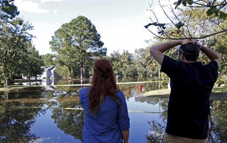 nc-flood-victims-pray_237866