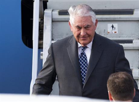 Rex Tillerson steps off plane in Moscow_298529