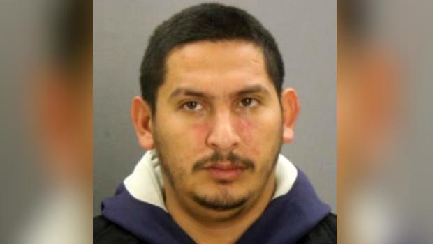 180424-dallaspd-armando-juarez-suspect_1524658580191.jpg
