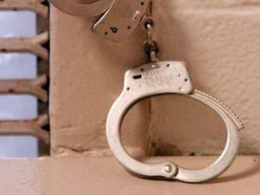 635644407105047488-handcuffs_80321