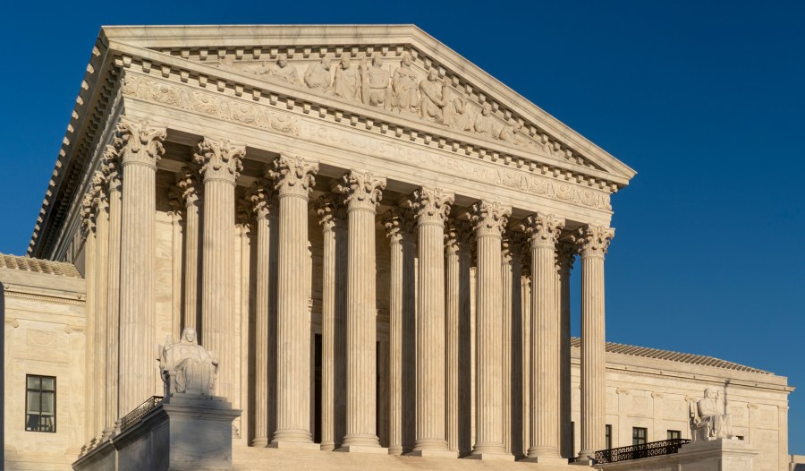 Supreme_Court_Travel_Ban_40039-159532.jpg22967789