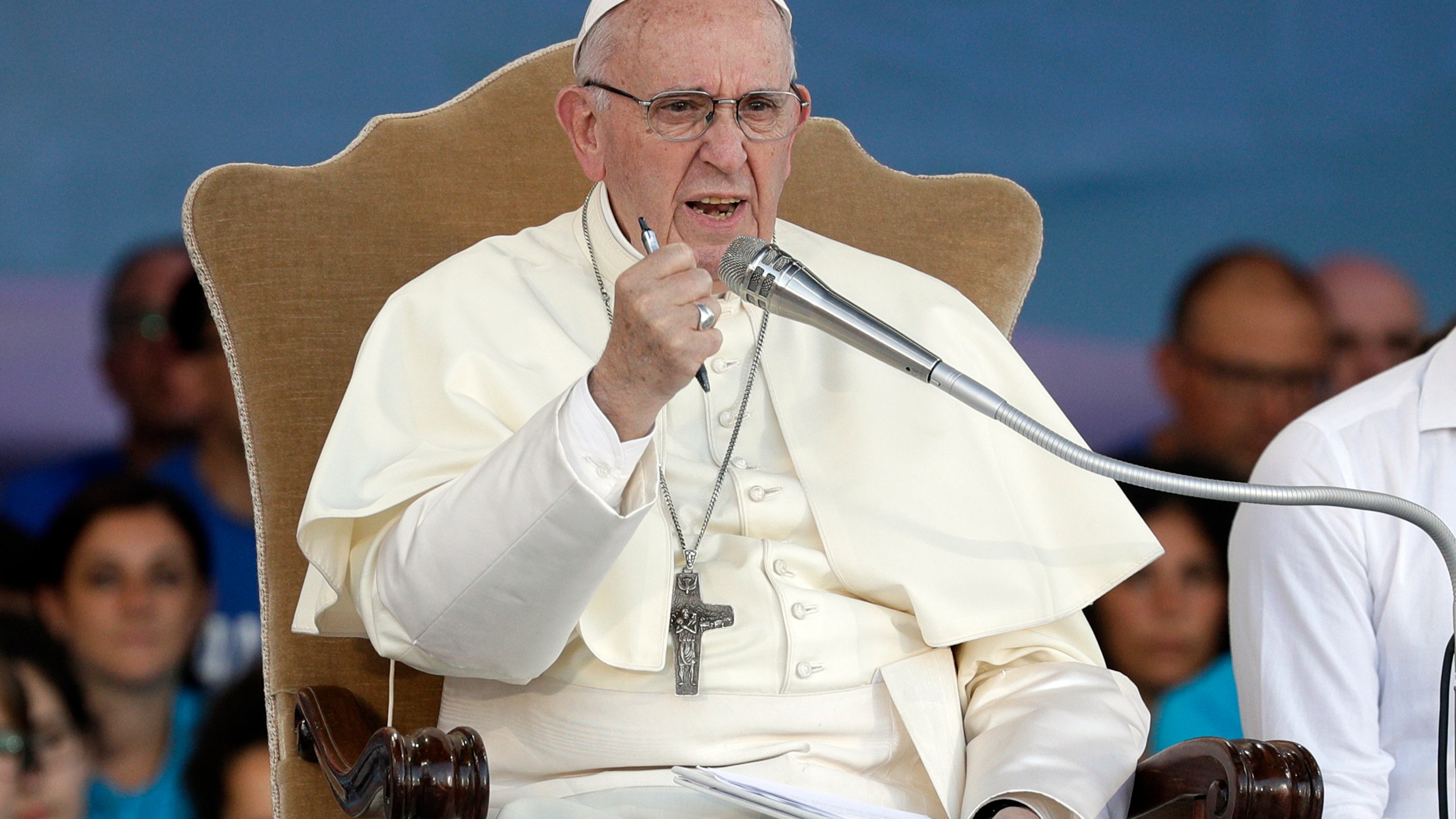 Italy_Pope_Youths_31366-159532.jpg18233701