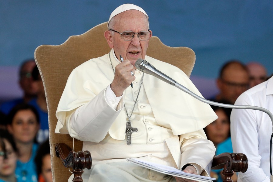 Italy_Pope_Youths_31366-159532.jpg18233701