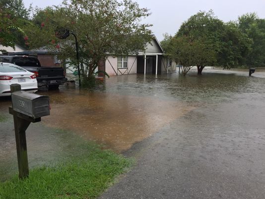 636066044192413957-Flooding-on-Yvette-Marie-in-south-Lafayette_220461