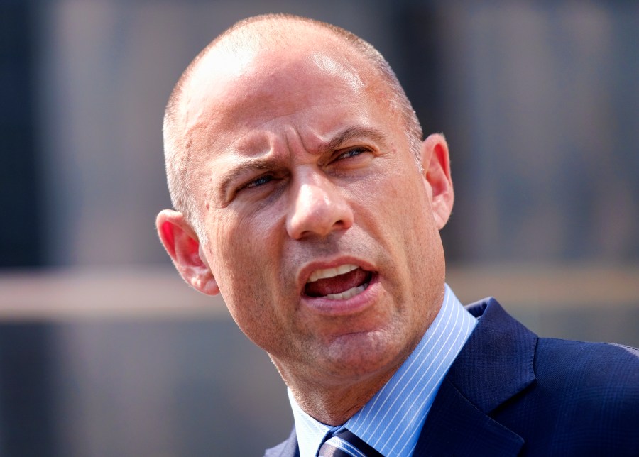 Avenatti_Arrest_00404-159532.jpg24322190