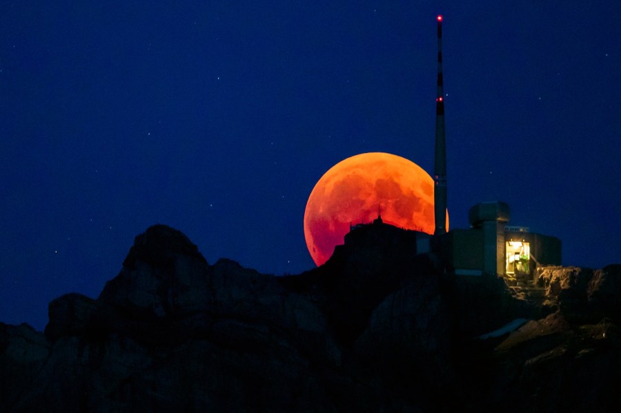 21MOON-superJumbo_1548042523291.jpg