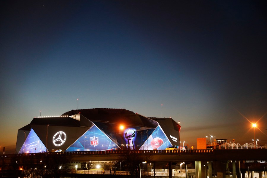 Patriots_Rams_Super_Bowl_Football_70030-159532.jpg97825447