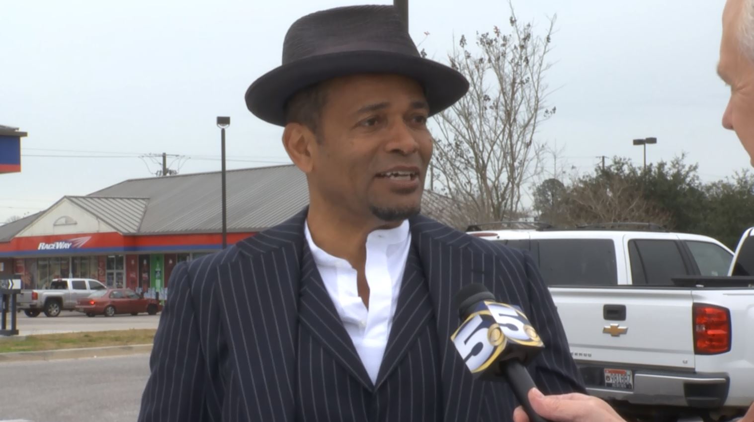 mario van peebles 1_1549045532880.JPG-842137442.jpg