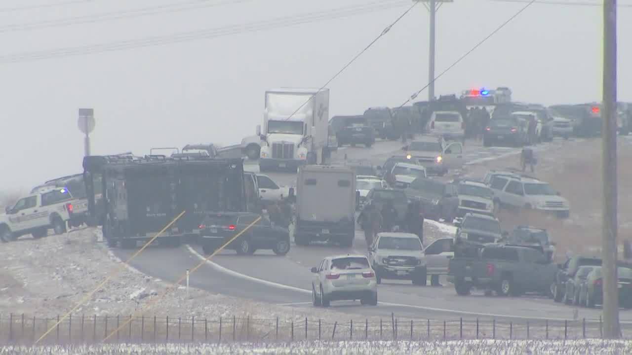 Standoff with Rockford shooting suspect ends on I-55