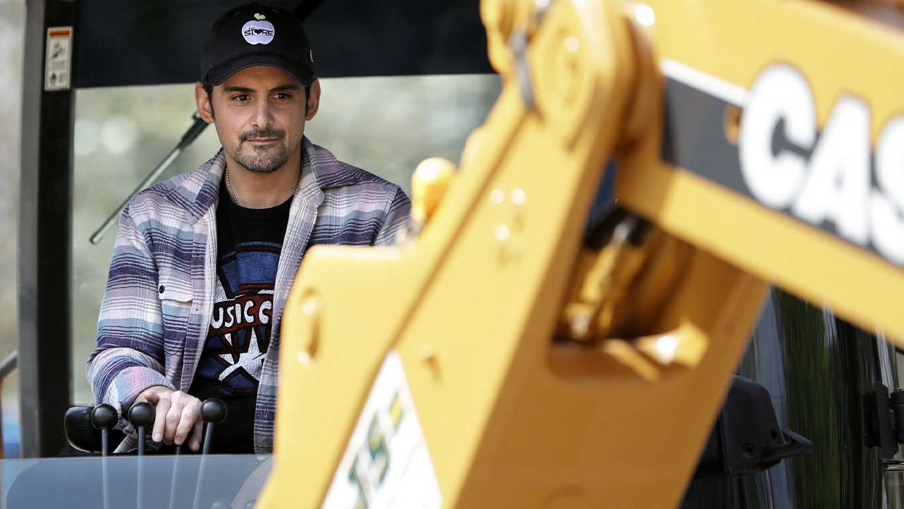 Brad Paisely at groundbreaking-873703986