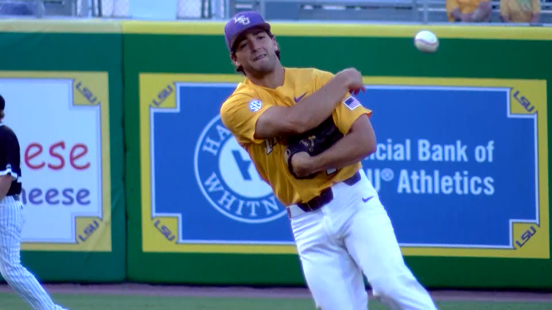 JOSH SMITH INFIELD THROW LSU_1559621336130.jpg.jpg