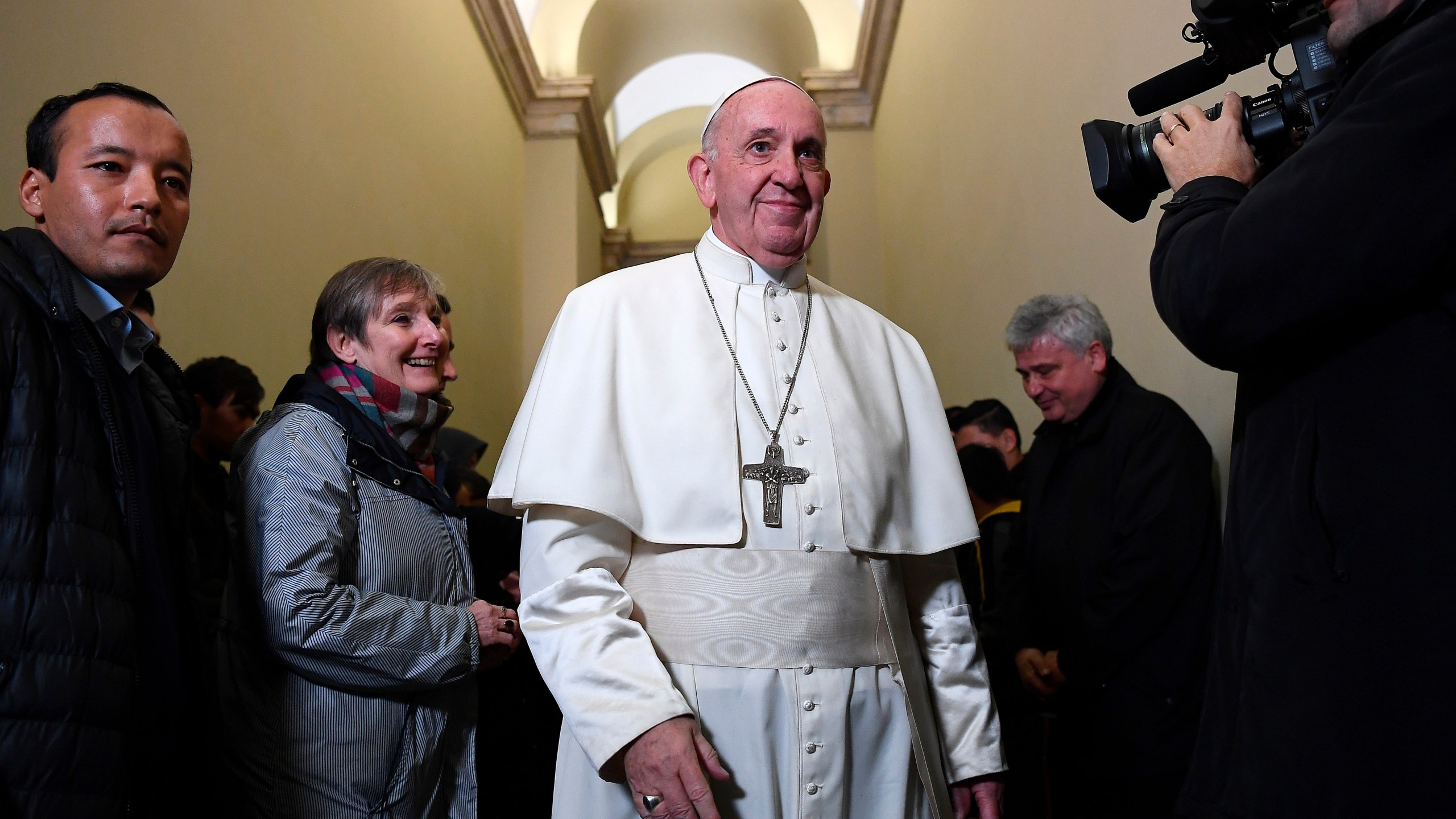 Pope holds audience with refugees arriving from Lesbos