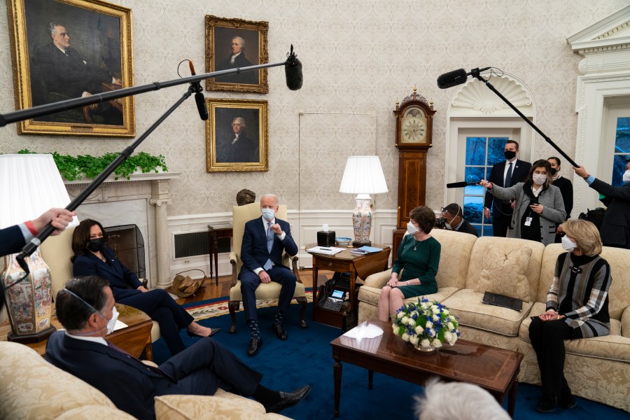 Joe Biden, Kamala Harris, Mitt Romeny, Susan Collins, Lisa Murkowski